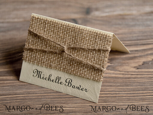 PLATZKARTEN / TISCHKARTEN  
 Rustikale Eco-Hochzeitsplatzkarten Rustikale Hochzeitsplatzkarten, Ecru Platzkarten, natürliche Jute-Schnur Hochzeitsnamenskarten, ökologische rustikale Namensschilder, bearbeitbarer Text, einfaches Design Eskortkarten