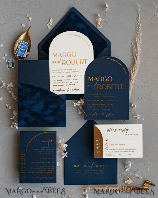HOCHZEITS EINLADUNGEN Gold / Roségold / Silber / Glitzer Elegante Bogen-Hochzeitseinladungen Navy Blau, Samt-Tasche Dunkelblau Gold Moderne Hochzeit, Hochzeitseinladung Suite, Bogen Samt-Taschen Einladungset