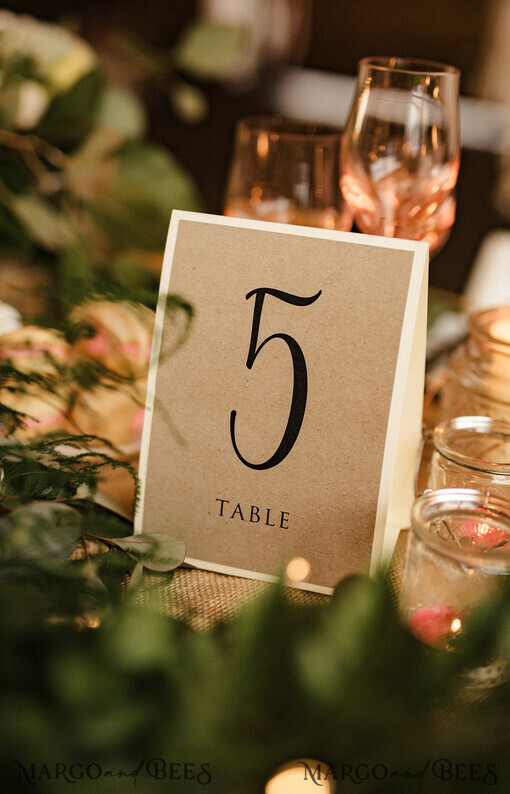 TISCHDEKORATIONSCHILDER   Holz Eco Rustikale Tischnummern Rustikale Hochzeits Tischnummern, Scheunenhochzeit Tischkarten, Eco Romantische personalisierte Karten, Einfache rustikale Hochzeits Tischdekoration, Elegantes braunes Hochzeitstischschild