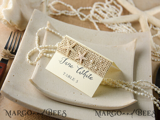PLATZKARTEN / TISCHKARTEN  
 Strand-/Marin-/Destination Hochzeits Thema Elfenbeinmarine-Hochzeitsplatzkarte mit Seestern und natürlichem Jute, elegante elfenbeinfarbene marine Namenskarten für Ihre Hochzeitstische, zarte ecrufarbene Hochzeitsplatzkarten.