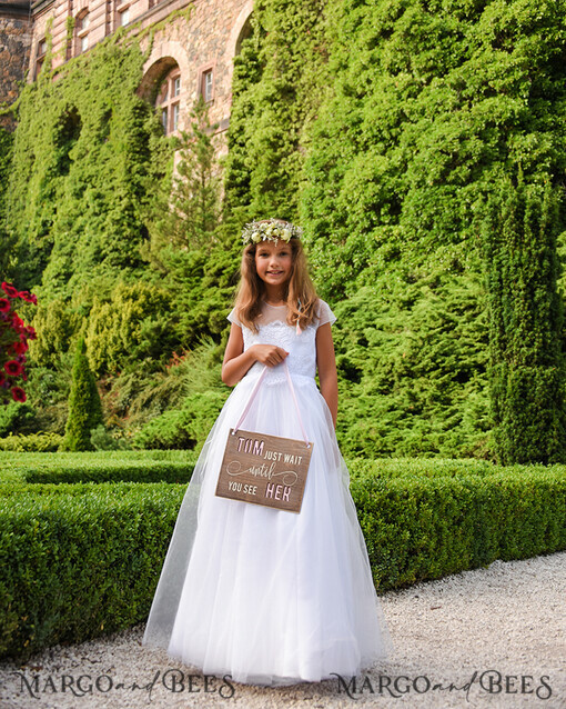 BLUMENMÄDCHEN / SEITENJUNGE SCHILDER rustikal Personalisierte Holzhochzeitsschild, Holzzeichen für den Jungen, Holzgraviertes Schild für das Blumenmädchen, Hochzeitszeichen für das Blumenmädchen, rustikale Hochzeitsdekoration für das Blumenmädchen, Papa, Mama kommt, die Braut kommt.