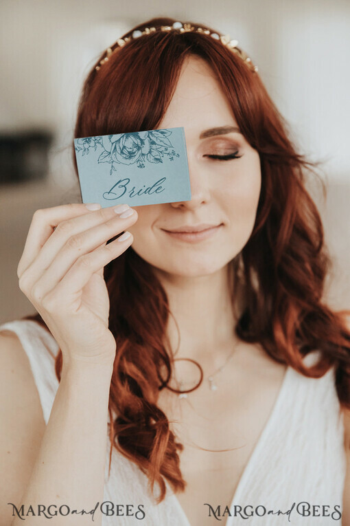 PLATZKARTEN / TISCHKARTEN  
 Romantisches Boho/ Botanisch/ Floral Staubblau Hochzeit Platzkarten Florale Grafik, Botanische Namensschilder, Elegante Hochzeit Tischdekoration, Boho Platzkarten, Zarte Namensschilder für Ihre Hochzeitstische