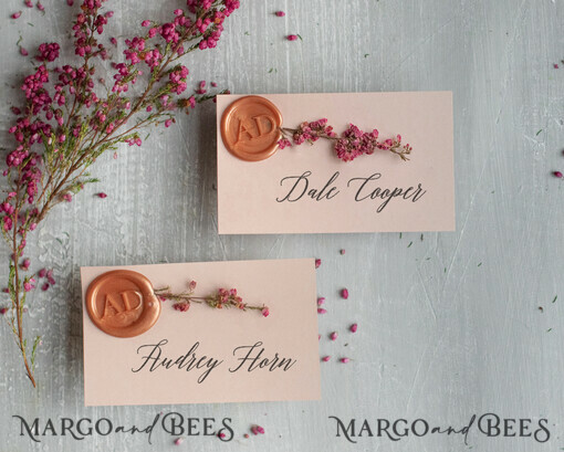 PLATZKARTEN / TISCHKARTEN  
 Romantisches Boho/ Botanisch/ Floral Elegante Blush-Rosa-Hochzeitsplatzkarte mit einem Wachssiegel, individuell handgefertigte Hochzeitsplatzkarten, florale Hochzeitsnamensschilder, elegante Tischdekoration, botanische Namensschilder.