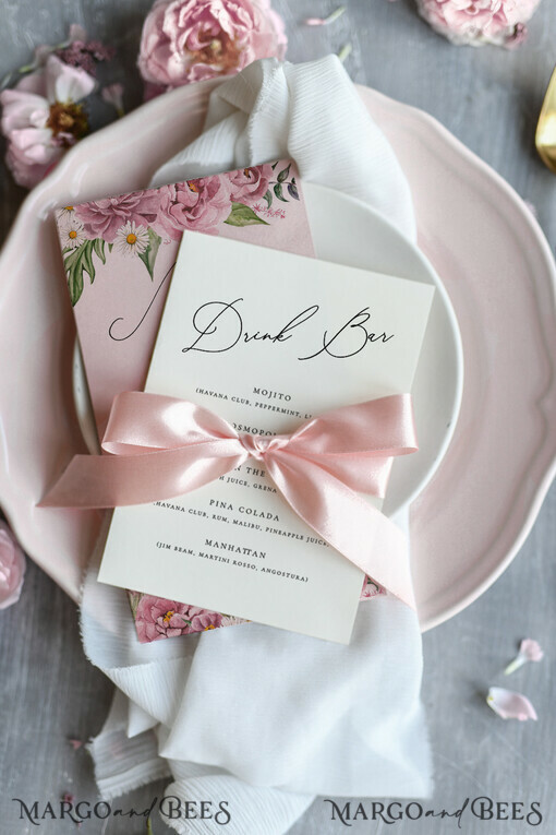 MENÜ & PROGRAMME  
 romantisch Chic Blush Pink und Elfenbein Hochzeitsmenü, Boho Floral Hochzeitsmenükarten mit pinkem Band, Romantisches Pastell Hochzeitsdinner-Menü, Einfaches Pfingstrosen-Handgemachtes Hochzeitsmenü