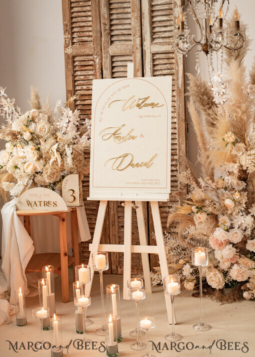 TISCHPLÄNE UND WILLKOMMENSCHILDER FÜR HOCHZEITEN Plexi Gold / Samt Arch Velvet Hochzeits Willkommen-Schild, goldene Hochzeitsdekoration, personalisiertes Hochzeitsschild, elegantes Willkommen-Hochzeitsbrett