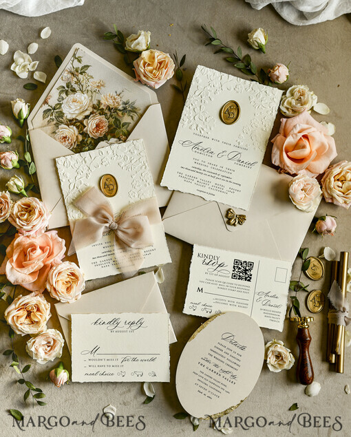 HOCHZEITS EINLADUNGEN geprägte Einladungen Hochzeitseinladung, Goldene Präge-Rosen Florale Hochzeitseinladung,