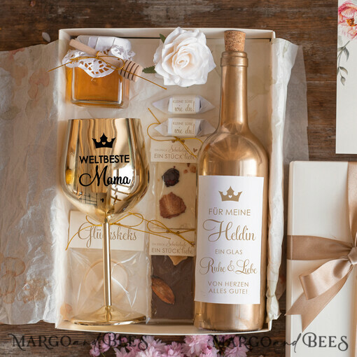 Geschenke zum Muttertag Geschenkset Entspannung Geschenkidee zum Muttertag: Goldenes Schnapsglas & Flaschenetikett – Geschenkset für Mama mit Glückwünschen