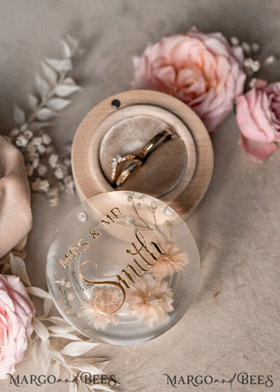 RINGTRÄGERBOXEN & KISSEN Epoxidharz Trauringe Box Epoxidharz- und Holz-Eheringbox für die Zeremonie, Boho Epoxid-Eheringboxen für ihn und sie, transparente Epoxid-Doppelringbox für die Hochzeit, Holzharzblumen-Heiratsantrag-Ringbox. 09/EpxFL/box