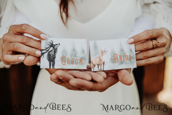 PLATZKARTEN / TISCHKARTEN  
 Rustikale Eco-Hochzeitsplatzkarten Rustikale Hochzeitsplatzkarten, weißes Papier mit Tiergrafiken, einzigartige Hochzeitsnamensschilder, waldnaturthemen Platzkarten, Aquarellblumengrafiken, individueller Text. 1/WOODS/w