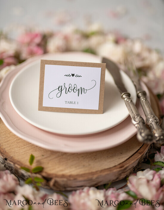 PLATZKARTEN / TISCHKARTEN  
 Rustikale Eco-Hochzeitsplatzkarten Minimalistische weiße Hochzeitsplatzkarten, rustikales öko-braun mit schwarzem Druck, zarte Hochzeitsnamensschilder, einzigartige Hochzeitsstationery, individuell formulierte Begleitkarten. 100/CG/w