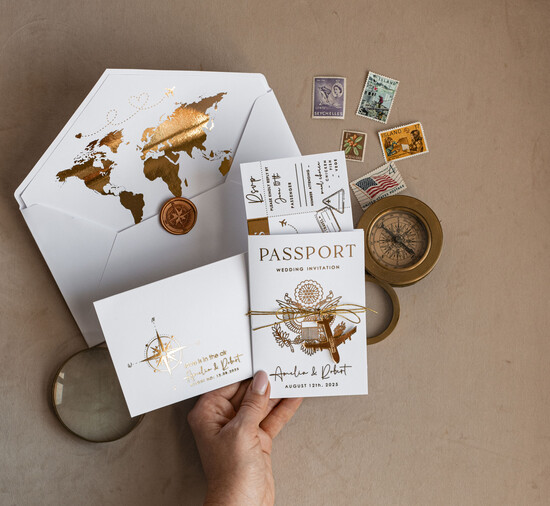HOCHZEITS EINLADUNGEN Pass zur Liebe / Strandhochzeits-Einladungen Goldweiße Pass-Wedding-Einladung, goldene Hochzeitskarten Boarding Pass, maßgeschneiderte Reise-Pass-Hochzeits-Einladungen im Ausland, Hochzeits-Einladungen für Destination Griechenland, Reisekarten-Hochzeitsstationery, Weltkarte 03/passFG/z
