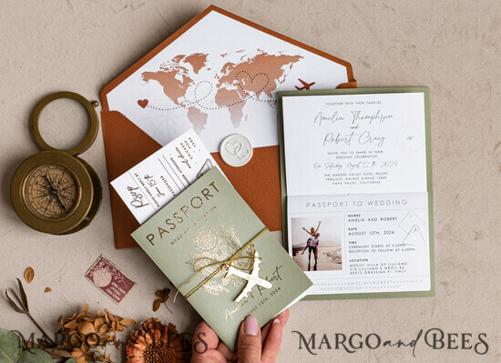 HOCHZEITS EINLADUNGEN Pass zur Liebe / Strandhochzeits-Einladungen Salbeigrüne Terrakotta-Passport-Hochzeits Einladung, verbranntes Orange-Gold-Hochzeitskarten Boarding Pass, Toskana-Passport-Hochzeitseinladungen im Ausland, Hochzeits Einladungen für Zielorte, Reisekarten-Hochzeitsstationery 02/passM/z