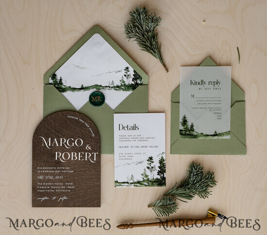HOCHZEITS EINLADUNGEN Wald / Berge / Waldlandschaft Thema Wald Holz Hochzeits Einladung Suite, Moderne rustikale Hochzeits Einladungen, Natürliche Holz Einladungen Suite Hochzeitskarten, Grüne Hochzeits Einladungen, Nebelwald Frosted Hochzeits Einladung Suite, Kiefernbäume Hochzeits Einladung. 02/frtWd/z