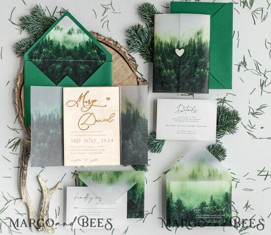 HOCHZEITS EINLADUNGEN Wald / Berge / Waldlandschaft Thema Wald Holz Hochzeits-Einladungssatz, moderne rustikale Hochzeitskarten, natürliche Holz Einladungen Set Hochzeitseinladungen, grüne Hochzeitseinladungen, neblige Wald frostige Hochzeitseinladungssuite, Kiefernhochzeitseinladung. 01/frtWd/z