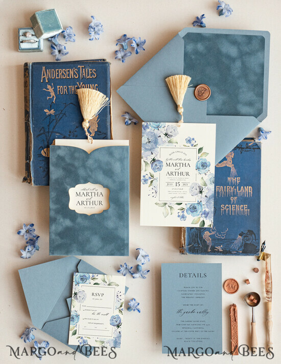 HOCHZEITS EINLADUNGEN Elegante Einladungen Klassische Karten Samt Staubblau Hochzeitskarten, elegante Hochzeitseinladungen, romantische Hochzeitseinladungen Staubblau, Samt-Taschenhochzeitsstationery 01/velvet/z