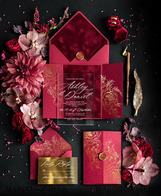 HOCHZEITS EINLADUNGEN Gold / Roségold / Silber / Glitzer Luxuriöse rote Samt-Hochzeitseinladungen, elegante Plexiglas-Acryl-Hochzeitskarten, glamouröse burgunderfarbene arabische Hochzeitseinladungen, indisches goldenes Glanz-Hochzeitseinladungspaket. 08/velakryllak/z