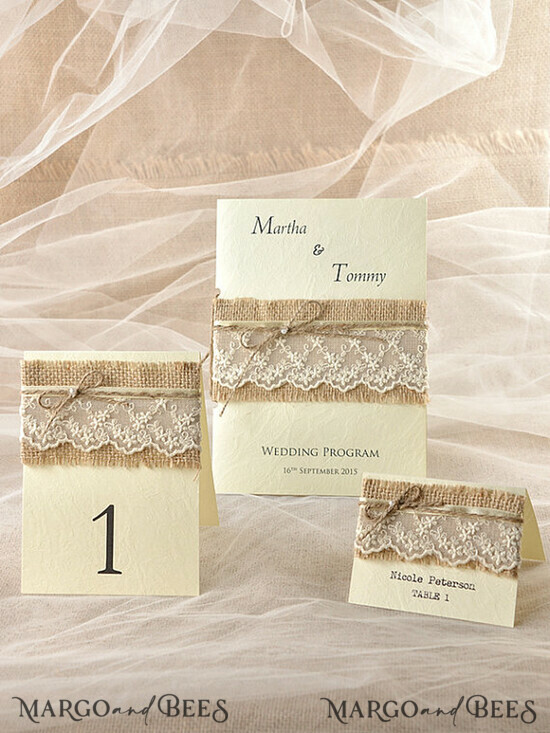 MENÜ & PROGRAMME  
 rustikal Rustikales Hochzeitsprogramm mit Spitze, Scheunen-Hochzeitsprogramm, ökologische romantische personalisierte Karten mit Schnur, einfaches rustikales Hochzeitsprogramm, elegantes Heft Ecru Hochzeitskarten. 18/rus3/wp