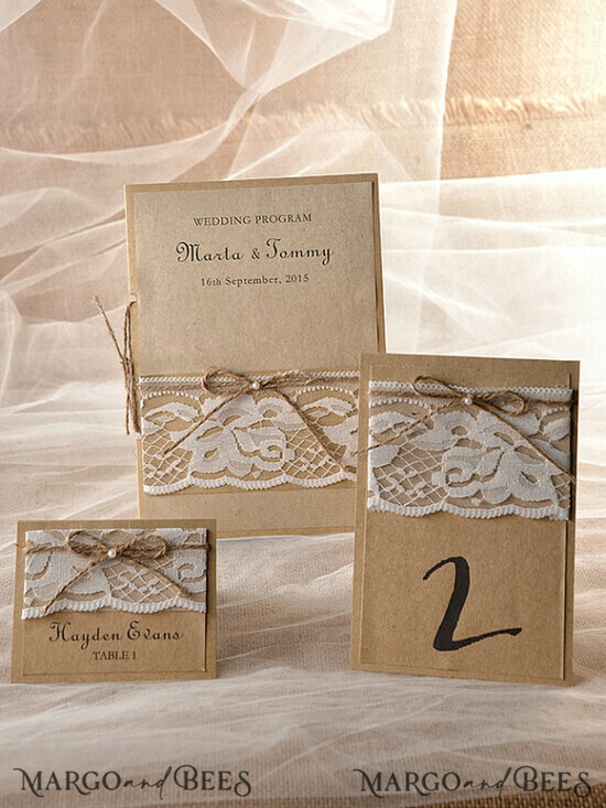 MENÜ & PROGRAMME  
 rustikal Rustikales Hochzeitsprogramm mit Spitze, Scheunenhochzeitsprogramm, ökologisch romantische personalisierte Karten mit Schnur, einfaches rustikales Hochzeitsprogramm, elegantes Heft braune Hochzeitskarten. 20/rus3/wp