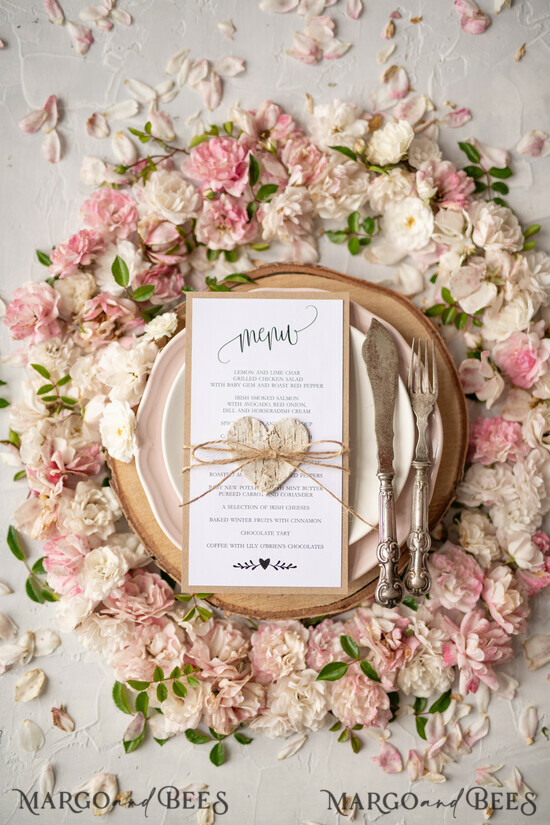 MENÜ & PROGRAMME  
 rustikal Rustikales Hochzeitsmenü mit Schnur, Hochzeitsdinner-Menü im Scheunenstil, ökologisch romantische personalisierte Karten mit Holzherz, Kraft-Hochzeitsmenü, einfaches rustikales Jute-Hochzeitsmenü, elegante weiße Hochzeitsmenükarten. 300/CG/m