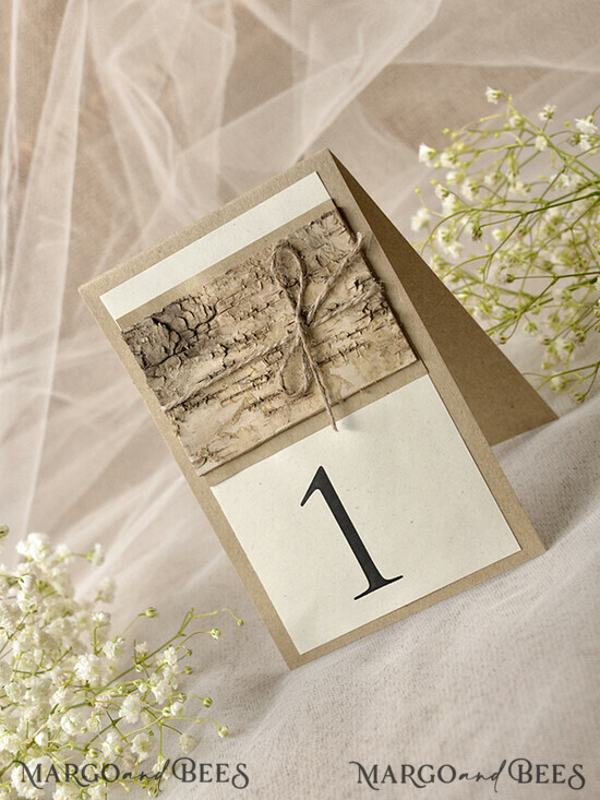 TISCHDEKORATIONSCHILDER   Holz Eco Rustikale Tischnummern Rustikale Hochzeitstischnummern mit Jute-Schnur und Holzdekoration, Scheunenhochzeit Tischkarten, Holz Eco romantische personalisierte Karten, einfache ecru rustikale Karten 04/rus/NR