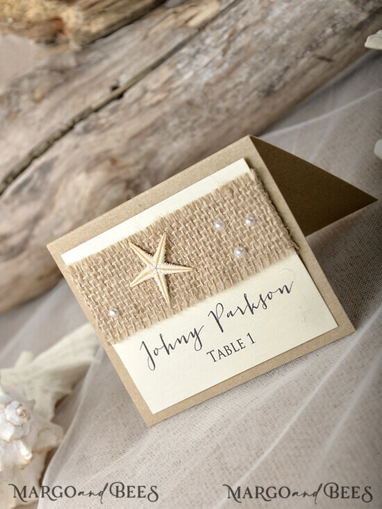 PLATZKARTEN / TISCHKARTEN  
 Strand-/Marin-/Destination Hochzeits Thema Marine Hochzeitsplatzkarte mit Seestern und natürlichem Jute, elfenbeinfarben und braun elegant Marine Namensschilder für Ihre Hochzeitstische, zarte weiße Hochzeitsplatzkarten. 02/be/w