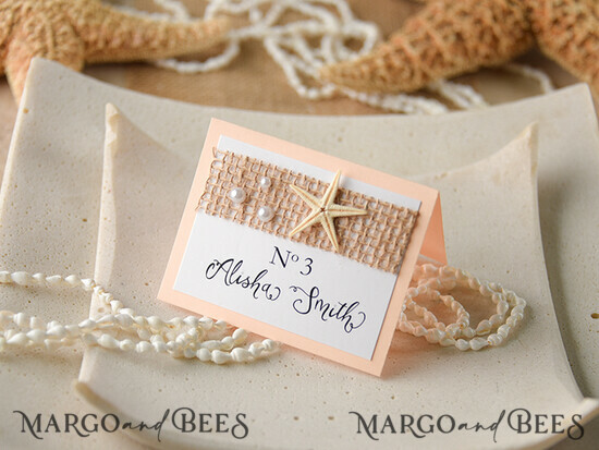 PLATZKARTEN / TISCHKARTEN  
 Strand-/Marin-/Destination Hochzeits Thema Romantische Marine-Hochzeitsplatzkarte mit einem Seestern, elegante maritime Namensschilder für Ihre Hochzeitstische, zarte Jutesack weiße Hochzeitsplatzkarten, bearbeitbarer Text 05/be/w