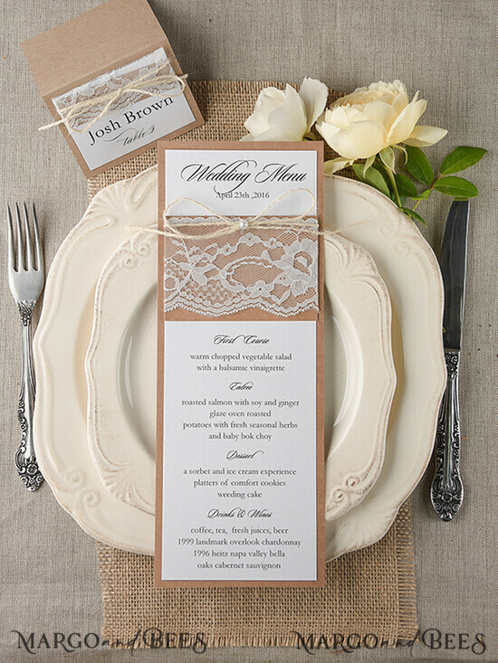 MENÜ & PROGRAMME  
 rustikal und Spitze Minimalistisches Braunes Hochzeitsmenü, Ästhetisches Spitzen-Empfangs-Dinner-Menü, Romantisches Menü mit Juteschnur, Elegante Hochzeitsmenü-Karten 22/rus/M