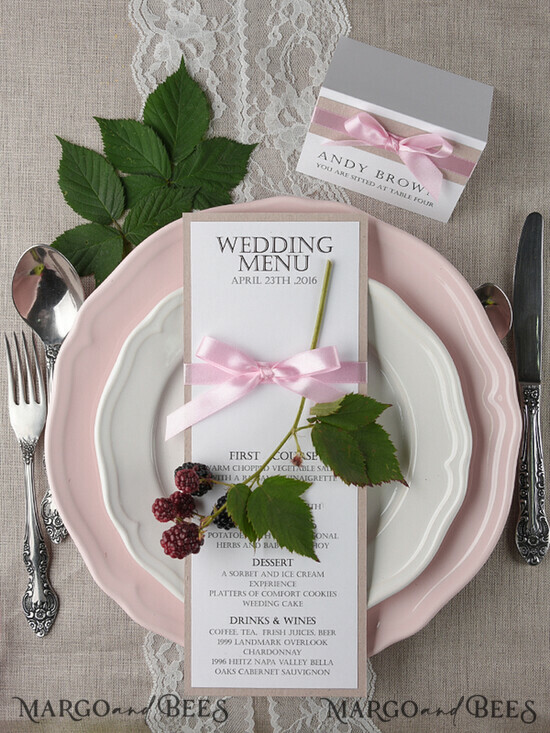 MENÜ & PROGRAMME  
 rustikal und Spitze Glamour Rustikales Hochzeitsmenü, Maßgeschneiderte Schicke Vintage-Hochzeitsmenükarten, Elegante Hochzeitsmenüs mit rosa Band, Minimalistische weiße und ökologische braune Hochzeitsmenüs 26/ruw/M