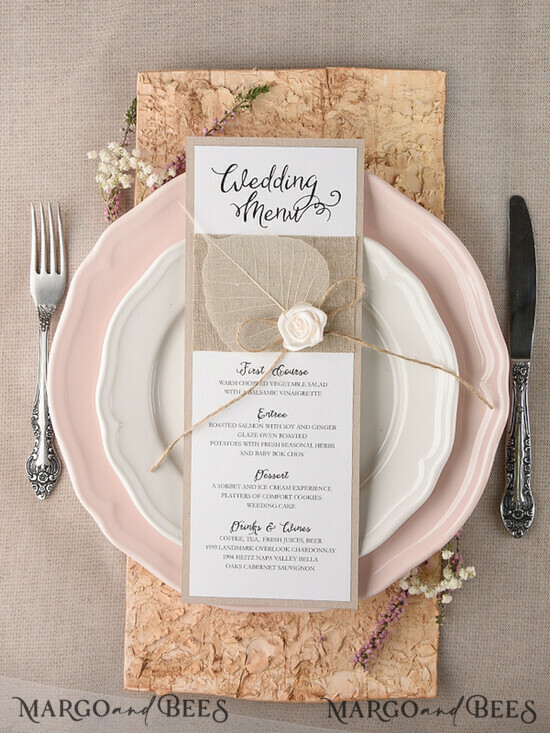 MENÜ & PROGRAMME  
 rustikal und Spitze Rustikales Hochzeitsmenü mit Jute, Hochzeitsmenükarten für die Scheune, ökologisch romantische personalisierte Karten mit Blume, einfaches rustikales Menü, elegante handgefertigte ecrufarbene Hochzeitskarten. 47/rus/M