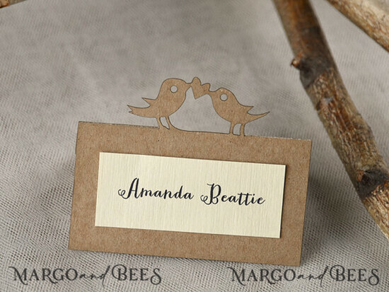 PLATZKARTEN / TISCHKARTEN  
 rustikal und Spitze Ökologische braune Hochzeitsplatzkarten mit Vogel-Dekor, cremefarbene und ökologische Hochzeitsnamensschilder, rustikale Hochzeitsstationery, rustikale Hochzeitsbegleitkarten, bearbeitbarer Text 65/rusS/w