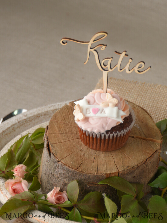PLATZKARTEN / TISCHKARTEN  
 Acrylgold klar / Holz 3D Individuelles Hochzeits-3D-Holzplatzschild, rustikales Namensschild aus Holz, Boho-Lasergeschnittenes Namensschild, Lasergeschnittenes Gästenamenschild für Hochzeiten, Platzkarten für Hochzeitsgäste 03/rus3D/wP