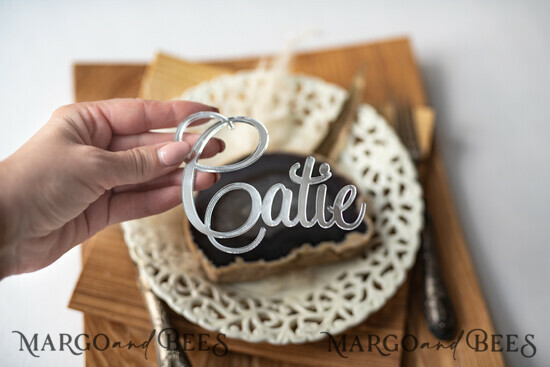 PLATZKARTEN / TISCHKARTEN  
 Acrylgold klar / Holz 3D Extra große Namenskarten, maßgeschneiderte elegante 3D Silber Spiegel Acryl Platzkarten, gravierte Premium Luxus Sitzkarten mit Namen, silberne Acryl individuelle Platzkarten. 102/rus3D/wPXL
