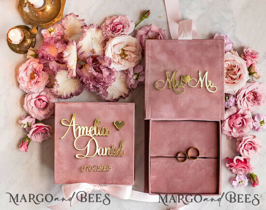 RINGTRÄGERBOXEN & KISSEN Samtkästchen für den Trauungszeremonie Personalisierte Hochzeitsringbox für 2 oder 3 Ringe, Handgemachtes Hochzeitsringkissen • Luxuriöses Ringträgerkissen • Individuelles Glamour-Ringträgerkissen 09/velGPx/Wrbox