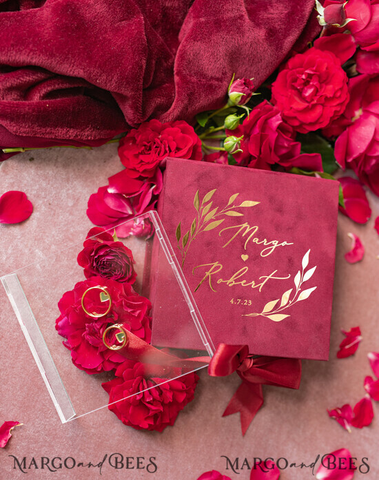 RINGTRÄGERBOXEN & KISSEN Samtkästchen für den Trauungszeremonie Luxuriöse Samt-Acryl-Hochzeitsring-Box, Glamour Bordeauxrot und goldene Hochzeitsring-Box, elegante Hochzeitsbox aus burgunderfarbenem Samt in Pink, handgefertigte Hochzeitsring-Box. 22/VelvetMaroon/box
