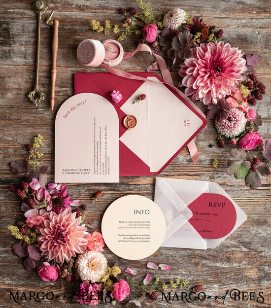 HOCHZEITS EINLADUNGEN Moderne Einladungen Florale Karten Geometrische Hochzeitskarten, geometrische Hochzeitseinladungen, rote Hochzeitseinladungen, Marsala Hochzeitseinladungen, rote Hochzeitskarten, elfenbeinfarbene Hochzeitseinladungen, rote und elfenbeinfarbene Hochzeitseinladungen, elfenbeinfarbene Hochzeitsstationery, elfenbeinfarbene Hochzeitsaccessoires, ovale Hochzeitseinladungen, runde Hochzeitskarten, runde Karten, ecru Hochzeitseinladungen, moderne Hochzeitseinladungen, florale Hochzeitseinladungen, elegante Hochzeitseinladungen, Pergament, Pergamentumschlag. 03/geom/z