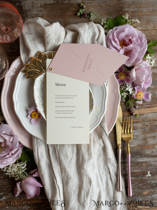 MENÜ & PROGRAMME  
 romantisch Geometrisches minimalistisches Hochzeitsmenü, individuelle Blush- und Elfenbein-Doppelt-Menükarten, modernes handgefertigtes geometrisches Hochzeitsmenü, einfaches rosa und ecrufarbenes Hochzeitsmenükarten. 01/geom/m