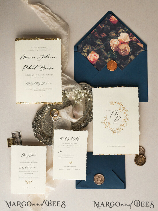 HOCHZEITS EINLADUNGEN moderne Kalligraphie / feine Kunst Elfenbein Gold Hochzeitseinladung, Florale Hochzeitseinladung, Toskana Italien Einladungset, Kranz Monogram Hochzeitseinladungset, Gezackte Kante Einladungen, Zerrissene Kante Hochzeitseinladungen golden, Kunstvolle Hochzeitseinladungset, Papier mit gezackten Kanten. 16/DEsu/z