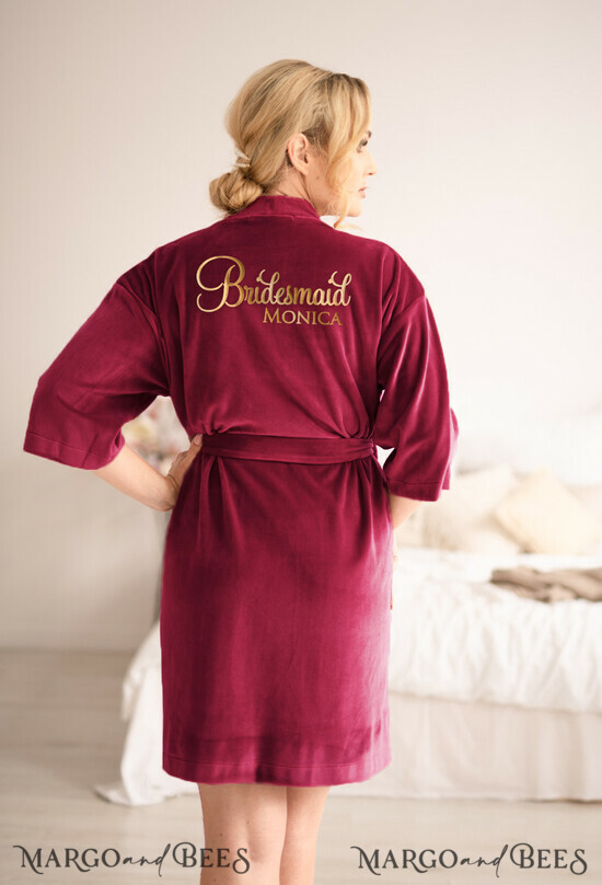 Brautjungfer/Trauzeuge Box HOCHZEITSROBE  
 Geschenk für die Trauzeugin; Wirst du mein Brautjungferngeschenk. Weiche Hochzeitsrobe, rote burgunderfarbene Samtrobe. 01/VELszl/bridesmaid