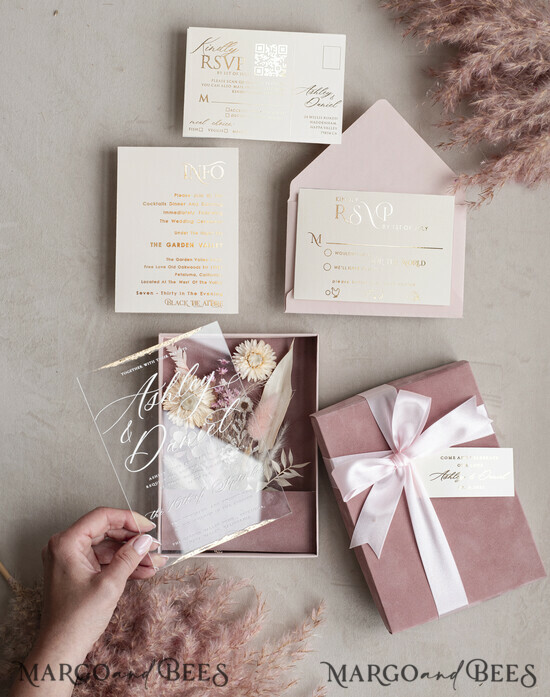 HOCHZEITS EINLADUNGEN Einladungen für VIP/ Boxeinladungen für Eltern Natürliche getrocknete Blumen Hochzeitskarten in Samtbox, Plexi Glamour Box Hochzeitskarten Suite Luxus, romantische Samt Hochzeitskarten, maßgeschneiderte goldene Einladungen. 03/Vdflower/box