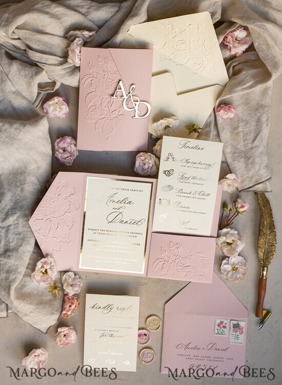 HOCHZEITS EINLADUNGEN geprägte Einladungen Mappenprägung Elfenbein Gold Hochzeitseinladung, goldene geprägte Rosen florale Hochzeitseinladung, Boho Ecru geprägte Einladungssuite, Hochzeitseinladungssuite 01/EmrosF/z25