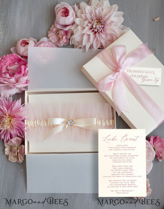 BRAUT Bolero, Kleider, Strumpfband Geschenkidee für die Braut Strumpfband Tüll-Strumpfband in Geschenkbox – Überraschung vom Junggesellinnenabschied 13/tmBecruR/podDE