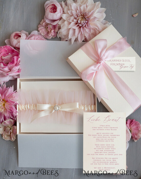 BRAUT Bolero, Kleider, Strumpfband Geschenkidee für die Braut Strumpfband Tüll-Strumpfband in Geschenkbox – Überraschung vom Junggesellinnenabschied 16/tmBecruR/podDE