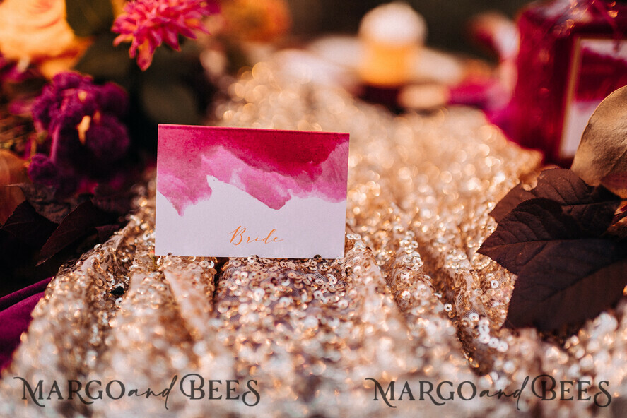 PLATZKARTEN / TISCHKARTEN  
 Boho Eleganz Bold Linie Burgunder Hochzeit Platzkarten, zarte rosa Aquarellgrafik, modernes Design Hochzeit Namensschilder, einzigartige Wein Hochzeit Papeterie, editierbare Text Escortkarten