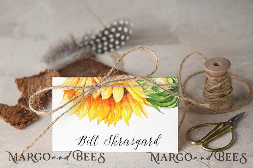 PLATZKARTEN / TISCHKARTEN  
 Boho Eleganz Bold Linie Sonnenblume Weiße Hochzeitsplatzkarten mit natürlichem Jutezwirn, elegantes gelbes Blumenmotiv, modernes Design Hochzeit Namensschilder, einzigartige individuelle Hochzeitsstationery