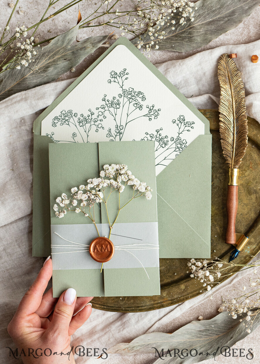 HOCHZEITS EINLADUNGEN rustikal / Landhausstil / Shabby Chic Salbeigrüne Hochzeits-Einladungskarte Set Natürliche Baby-Atemblumen Hochzeits-Einladungen Suite Moderne Boho-Hochzeitskarten Gartenhochzeit