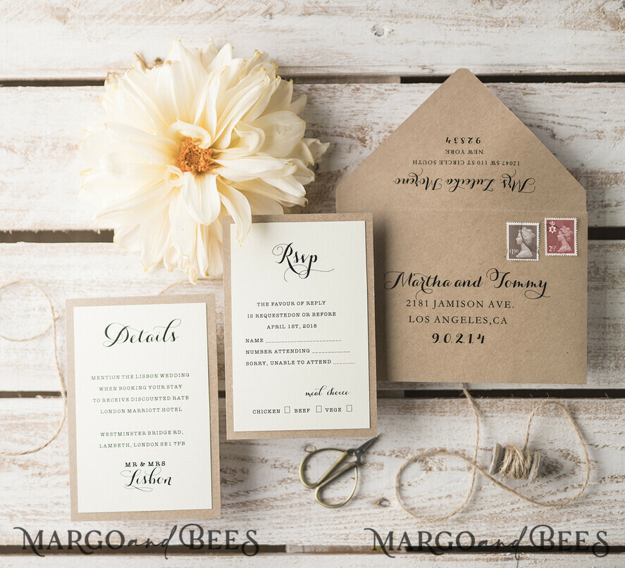 HOCHZEITS EINLADUNGEN rustikal / Landhausstil / Shabby Chic Rustikale Hochzeitseinladungen mit Vintage-Spitze und Holzherz Bastelumschlag Einfache elegante Schreibwaren