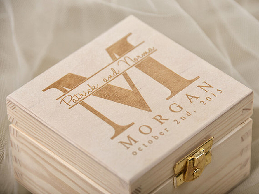 RINGTRÄGERBOXEN & KISSEN Epoxidharz Trauringe Box Personalisierte Hochzeitsbox für ihn und sie, Holzringbox für die Hochzeit • rustikale Ringbox • echte Blumen in Harz Luxusringbox