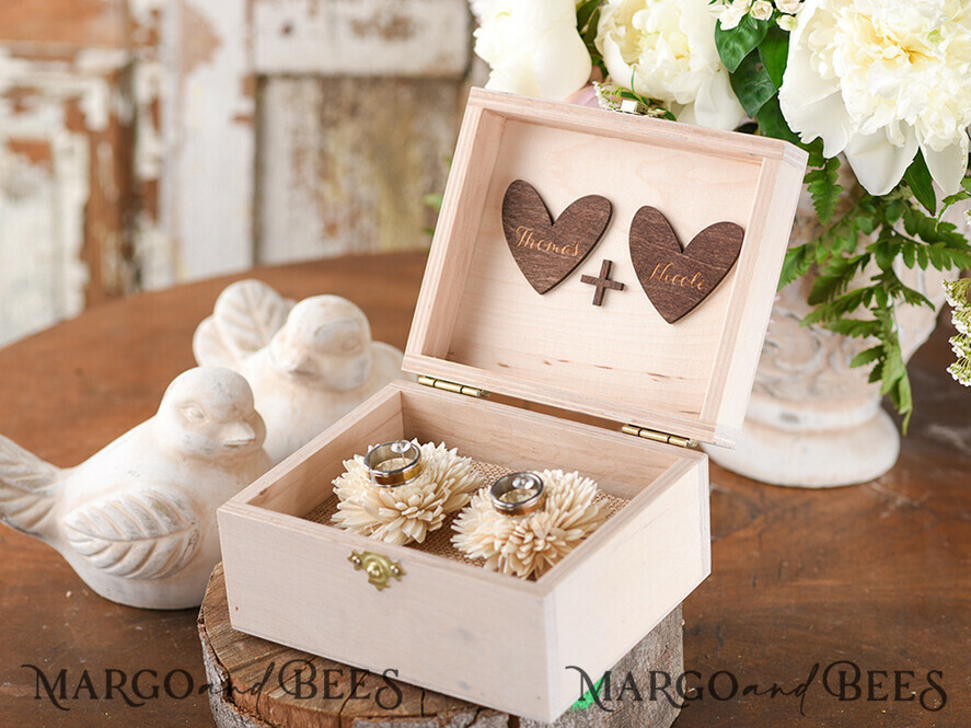 RINGTRÄGERBOXEN & KISSEN Epoxidharz Trauringe Box Personalisierte Ringbox für Hochzeitsringe, Holzringbox für Hochzeiten • rustikale Ringbox für Hochzeitsringe • echte Blumen in Harz Luxus-Ringbox