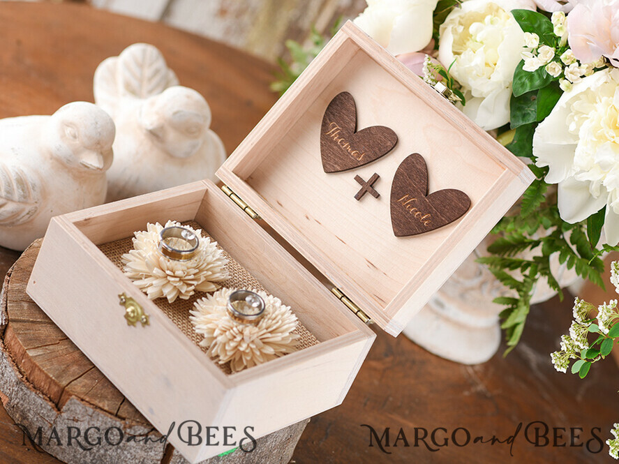 RINGTRÄGERBOXEN & KISSEN Epoxidharz Trauringe Box Personalisierte Ringbox für Hochzeitsringe, Holzringbox für Hochzeiten • rustikale Ringbox für Hochzeitsringe • echte Blumen in Harz Luxus-Ringbox
