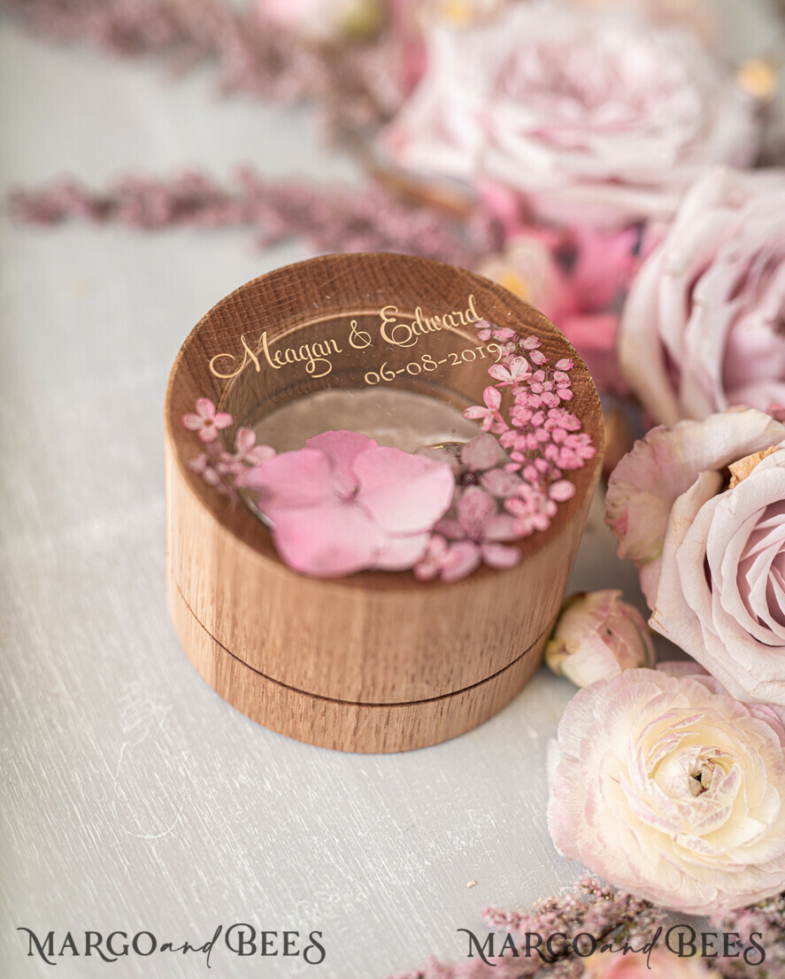 RINGTRÄGERBOXEN & KISSEN Epoxidharz Trauringe Box Personalisierte Hochzeitsbox für ihn und sie, gravierte Hochzeitsringbox • personalisierte rustikale Ringbox • echte Blumen in Epoxidharz Luxus-Ringbox